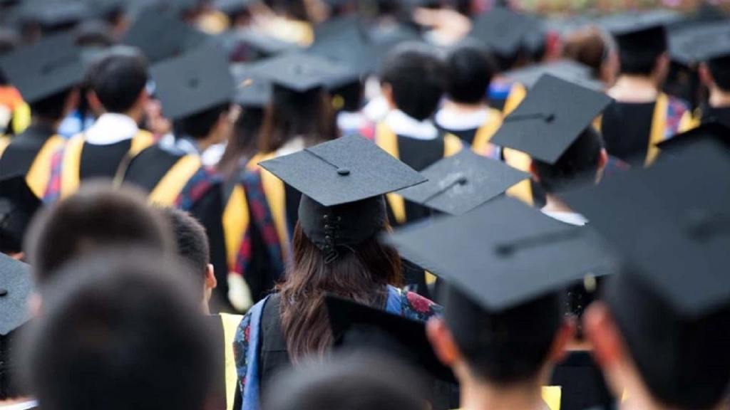 Từ “lao động giá rẻ” đến “sinh viên giá rẻ”: Một vòng luẩn quẩn mang tên “ngày&nbsp;mai”